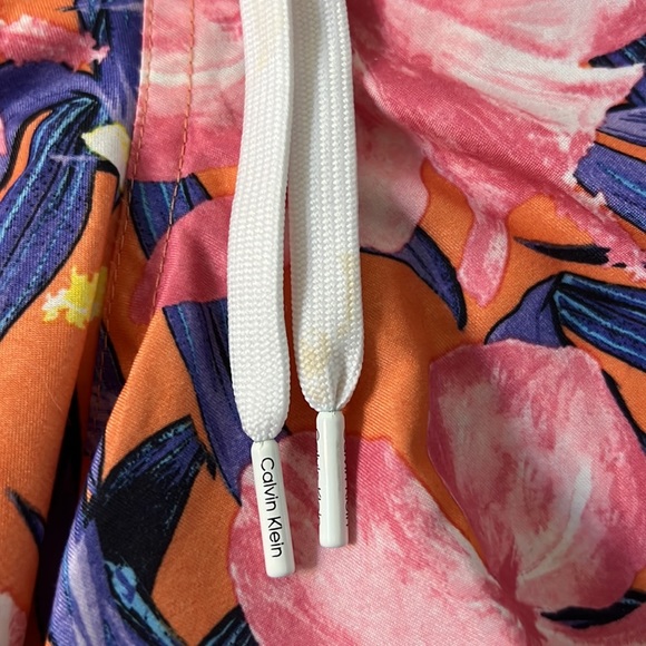 Men’s Calvin Klein Pink Hawaiian Bathing Suit Trunks Size Small - Picture 2 of 5